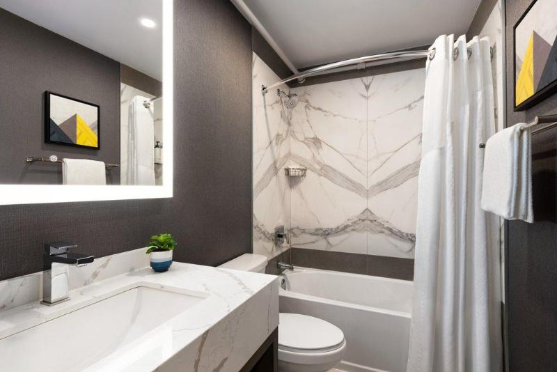 스탠다드 룸 킹사이즈 침대, Crowne Plaza Saint John Harbour View, An Ihg