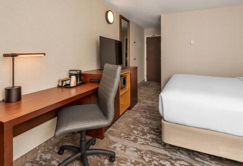 غرفة قياسية ثلاثية, Comfort Inn