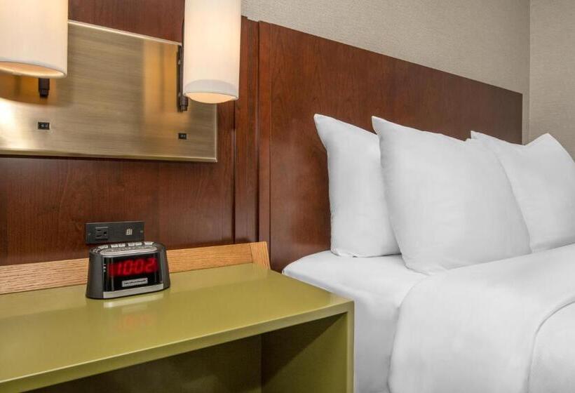 غرفة قياسية ثلاثية, Comfort Inn