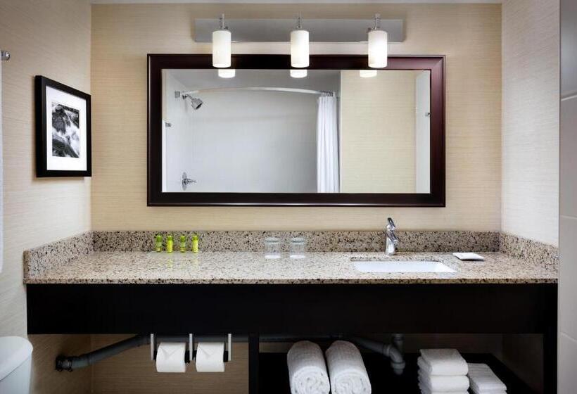 غرفة قياسية, Delta Hotels By Marriott Sault Ste. Marie Waterfront