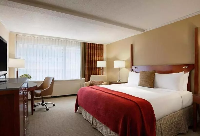 اتاق استاندارد با چشم‌انداز, Fairmont Winnipeg