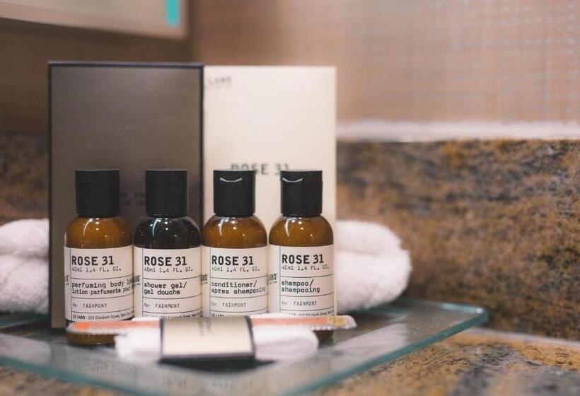 キングサイズベッドのスイートルーム, Fairmont Winnipeg