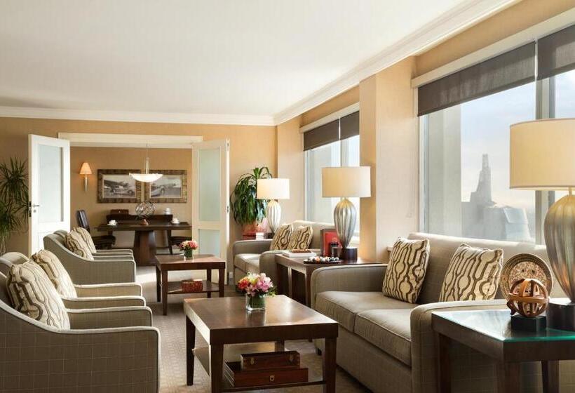 キングサイズベッドのスタンダードルーム, Fairmont Winnipeg