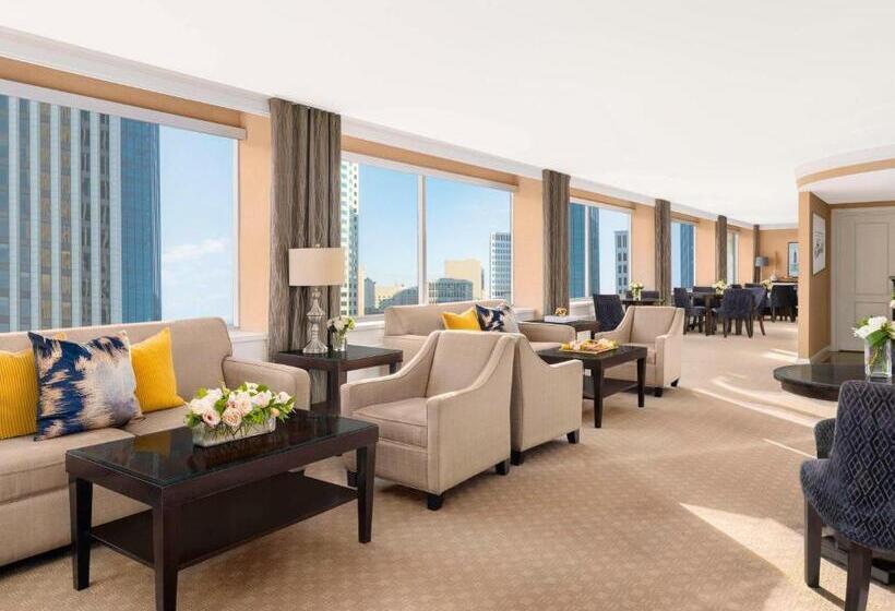 キングサイズベッドのスタンダードルーム, Fairmont Winnipeg