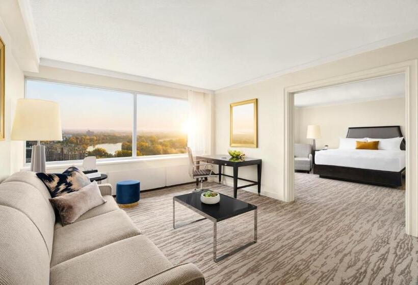 キングサイズベッドのスイートルーム, Fairmont Winnipeg