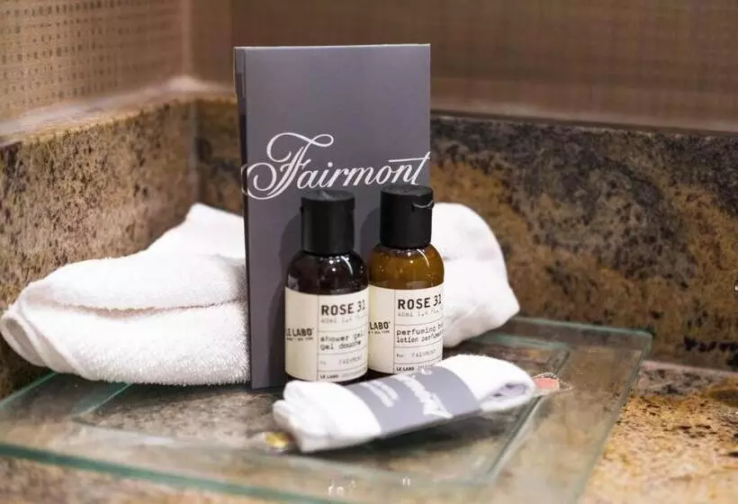 اتاق استاندارد با چشم‌انداز شهر, Fairmont Winnipeg