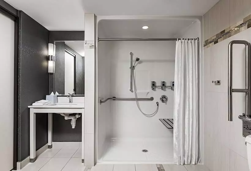 سوییت, Four Points By Sheraton London