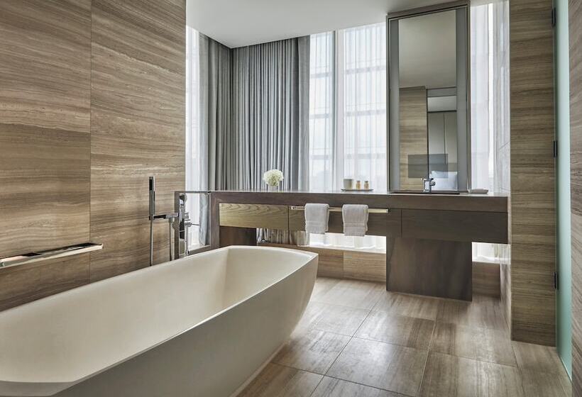 جناح, Four Seasons Hotel Toronto