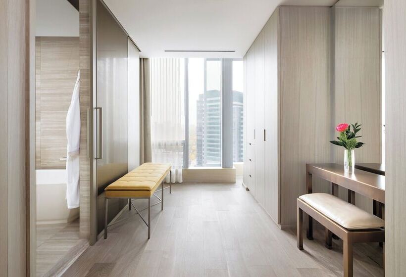 جناح, Four Seasons Hotel Toronto