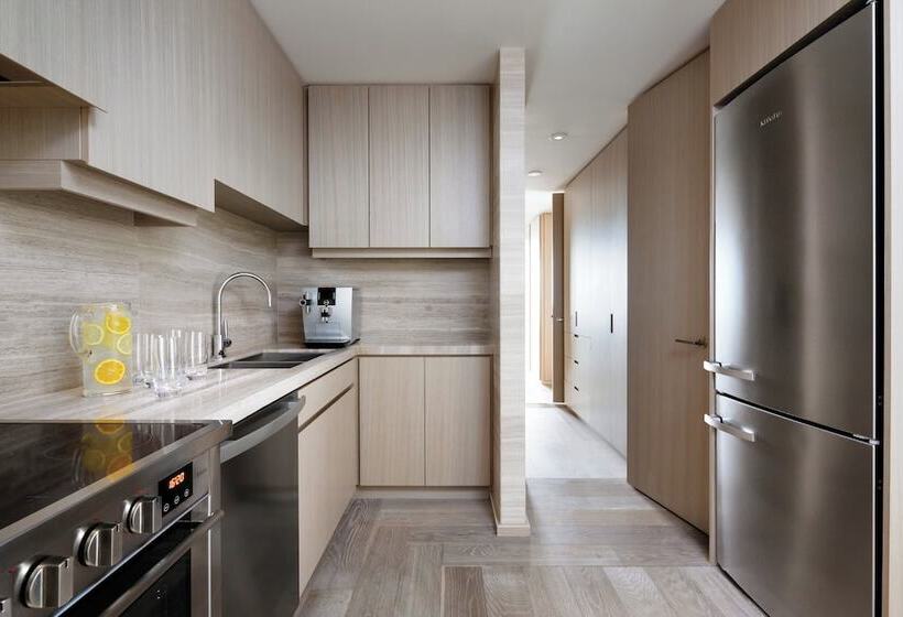 جناح, Four Seasons Hotel Toronto