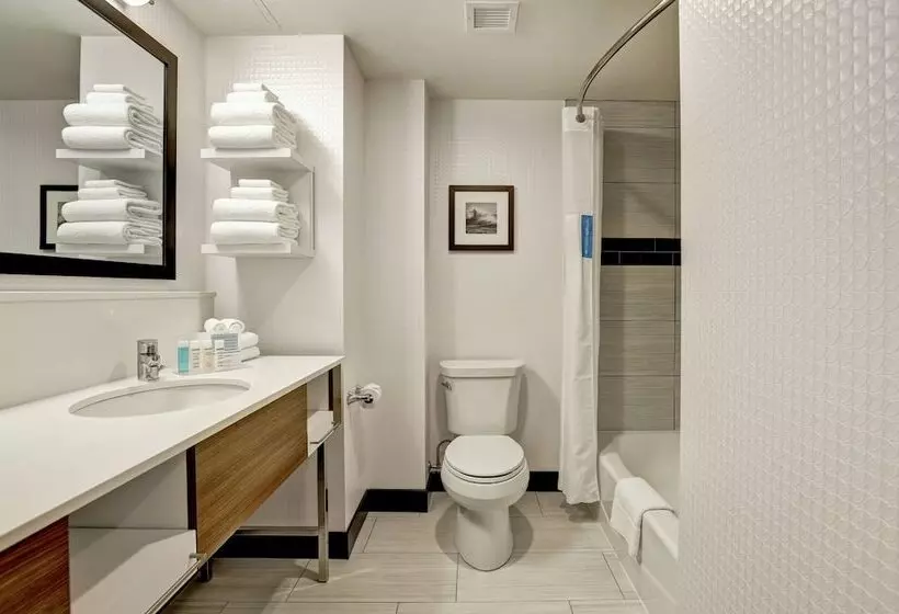 ２ダブルベッドのスタンダードルーム, Hampton Inn By Hilton St. Catharines Niagara