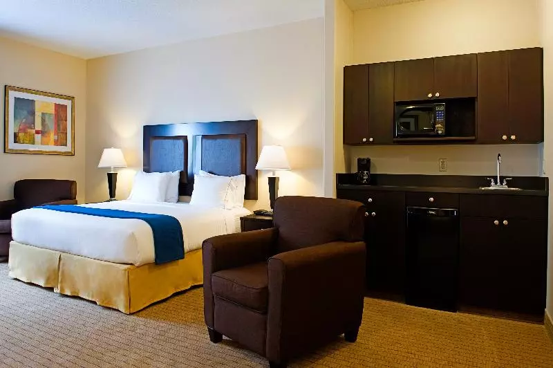 سوییت اجرایی, Holiday Inn Express & Suites Regina South, An Ihg
