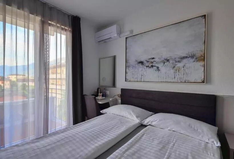 Economy-huone, Luna Garni
