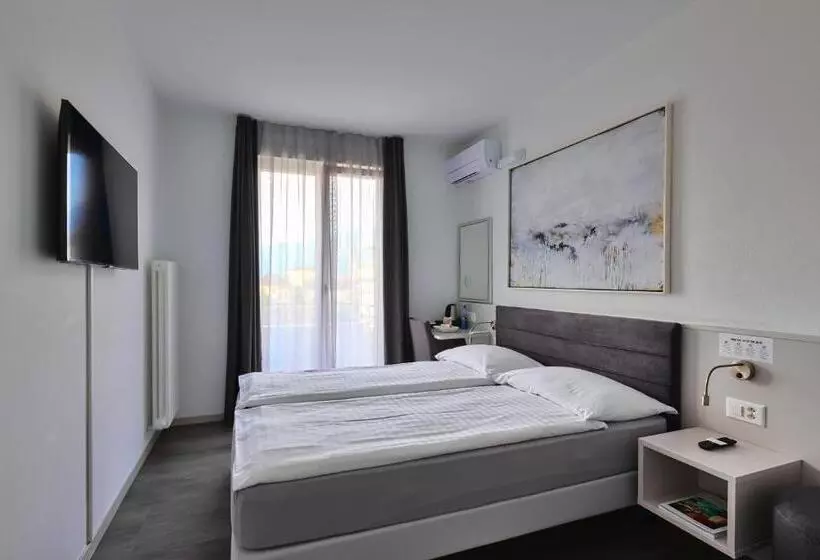 Economy-huone, Luna Garni
