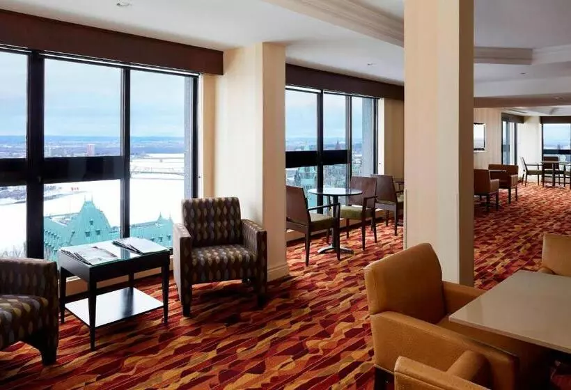 キングサイズベッドのクラブルーム, Ottawa Marriott