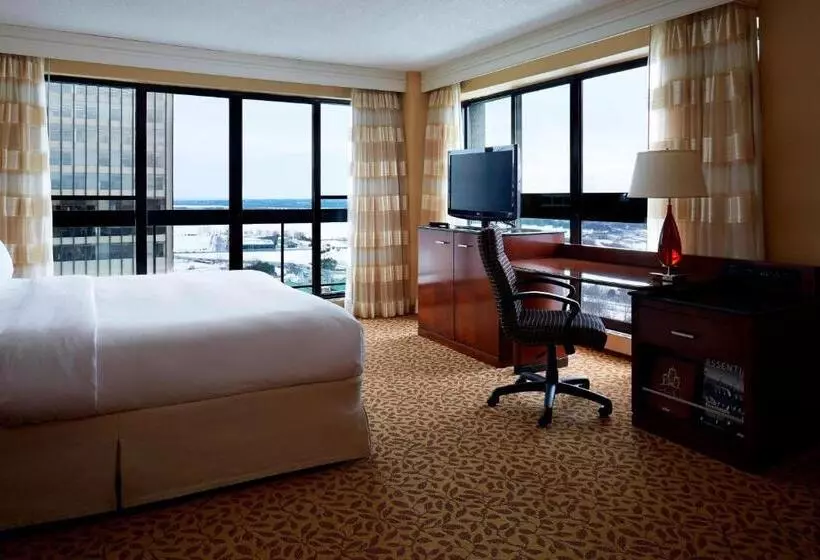 キングサイズベッドのクラブルーム, Ottawa Marriott