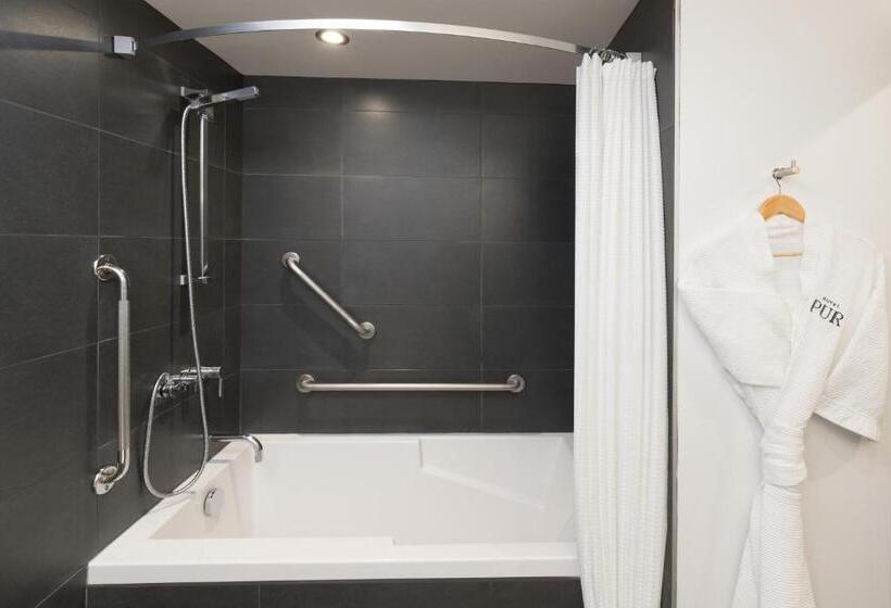 带大床的豪华间, Pur, Quebec, A Tribute Portfolio