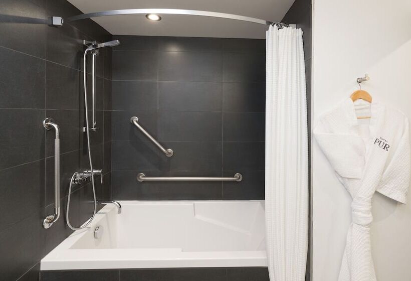 带2个双人床的标准工作室, Pur, Quebec, A Tribute Portfolio