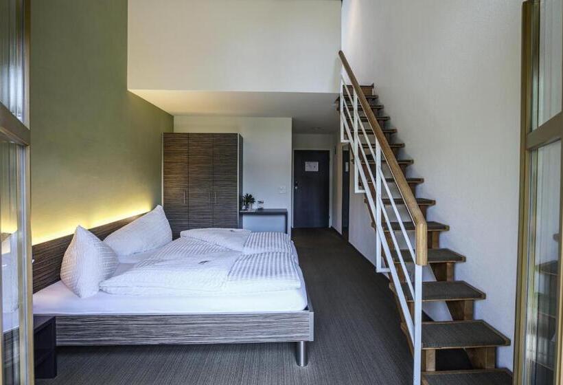 غرفة قياسية رباعية, Restaurant Seegarten