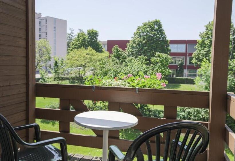 غرفة قياسية رباعية, Restaurant Seegarten