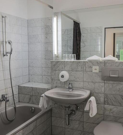 غرفة قياسية رباعية, Restaurant Seegarten