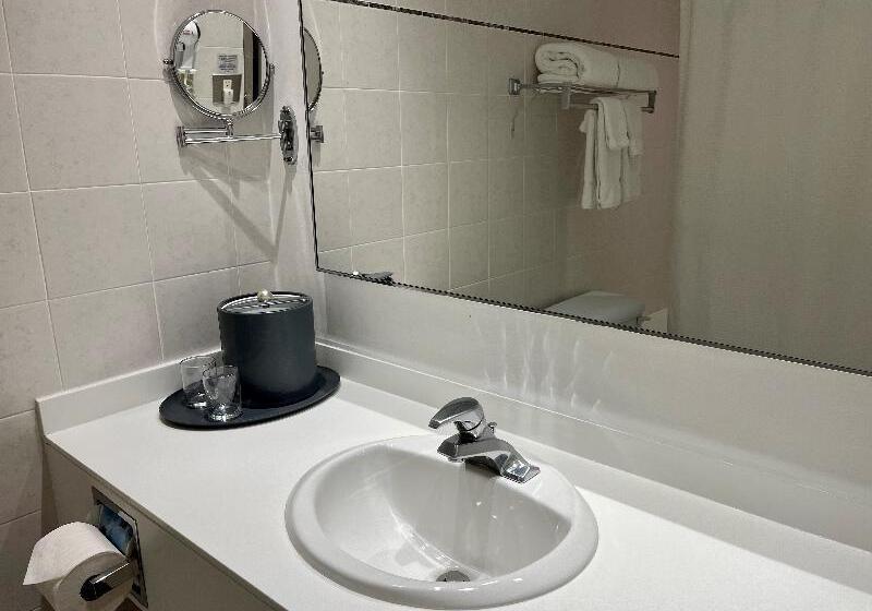 带大床的豪华间, Ruby Foo's