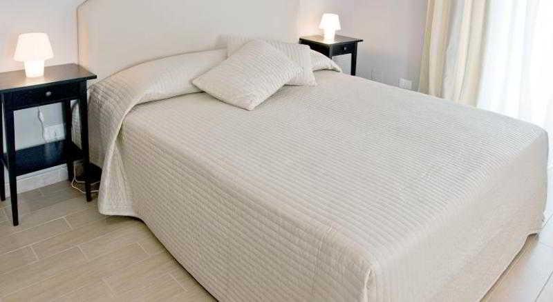 豪华房间, Ruby Foo's