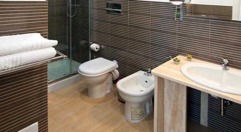 豪华房间, Ruby Foo's