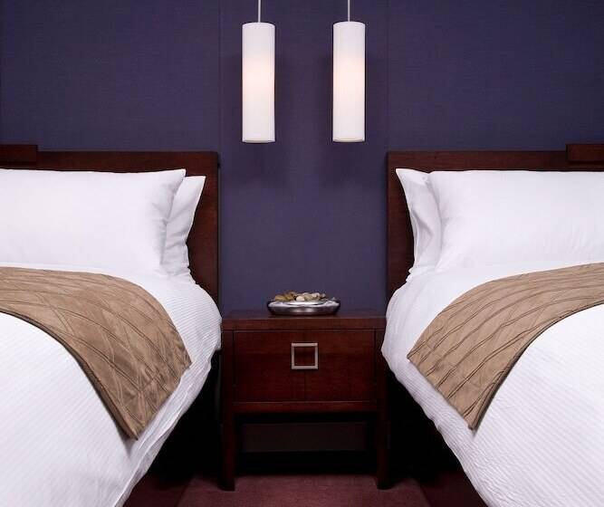 디럭스 룸, Ruby Foo's