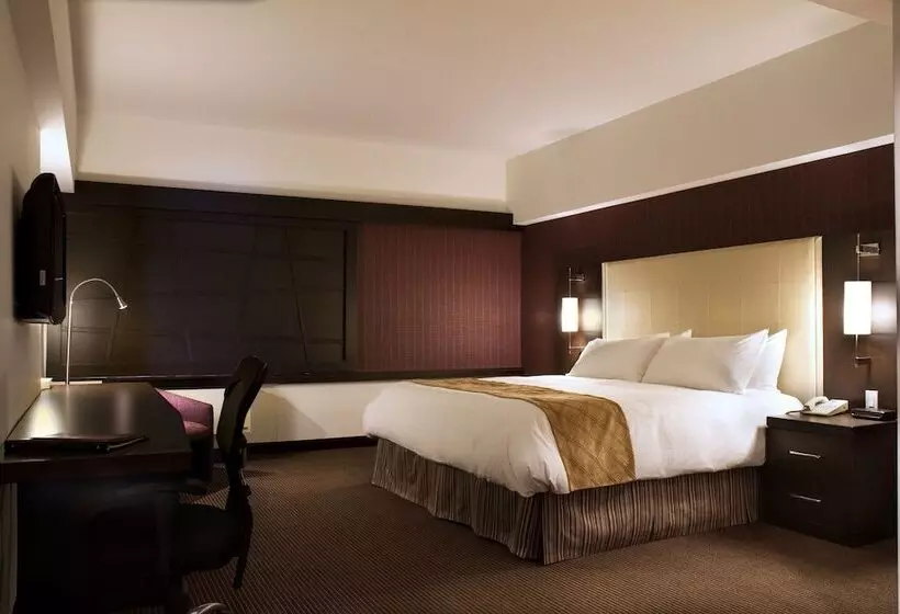 Standard Room Double Bed, Ruby Foo's