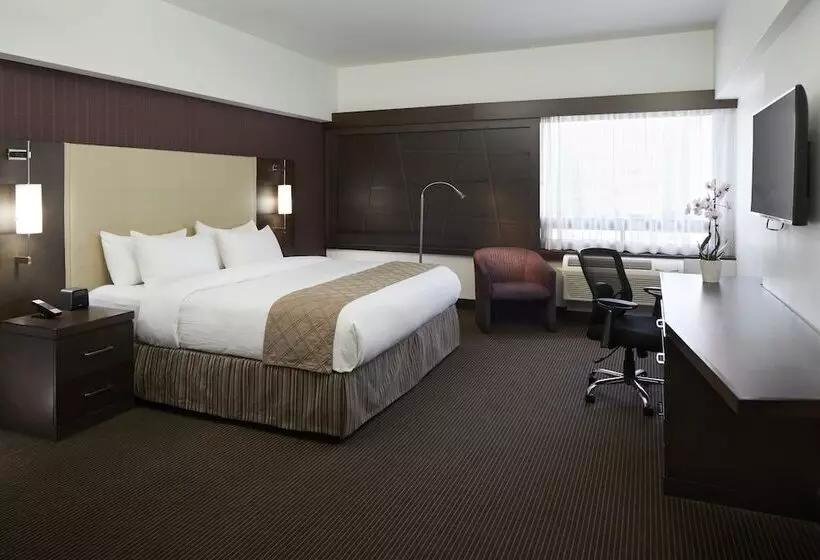 Standard Room Double Bed, Ruby Foo's