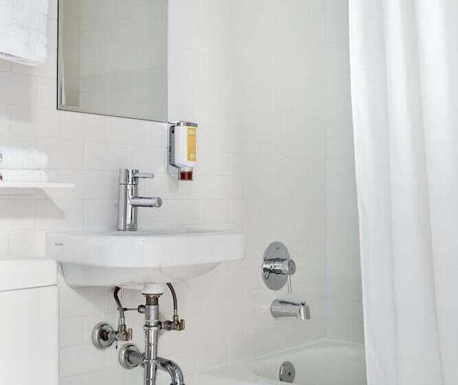 带2个双人床的标准工作室, The Burrard