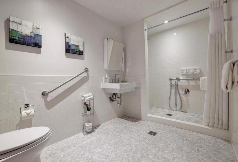 غرفة قياسية سرير كينج لذوى الإحتياجات الخاصة, The Walper Hotel, Part Of Jdv By Hyatt