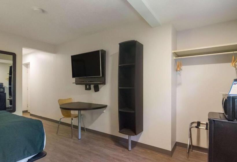 חדר סטנדרט עם מיטת קינג, Motel 6saanichton, Bc  Victoria Airport