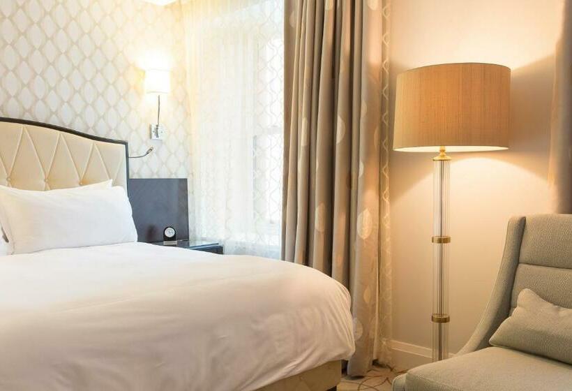 适合残疾人士使用的带超级大床的标准间, Rosewood Hotel Georgia
