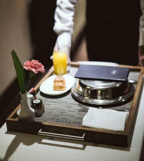 适合残疾人士使用的带超级大床的标准间, Rosewood Hotel Georgia