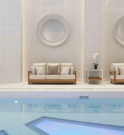 适合残疾人士使用的带超级大床的标准间, Rosewood Hotel Georgia