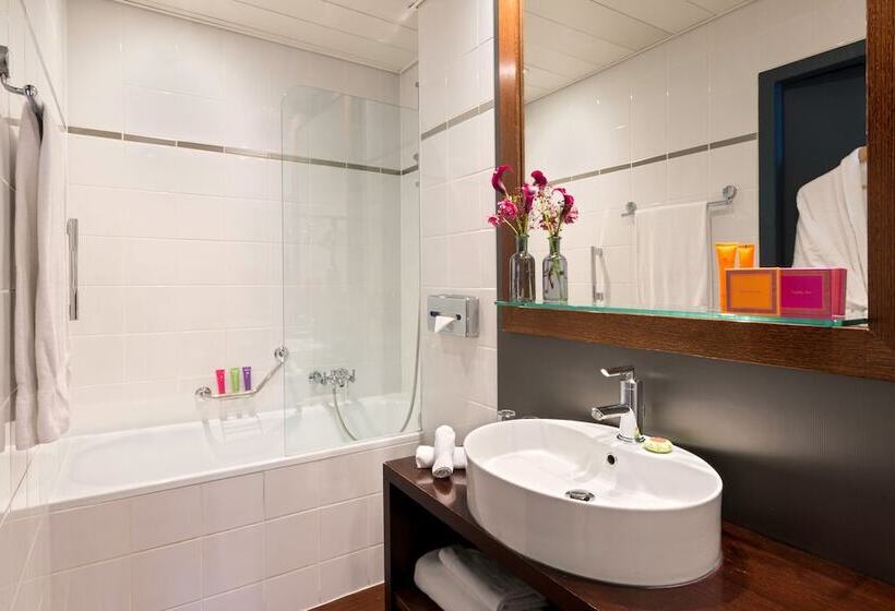 اتاق اجرایی, Auteuil Manotel