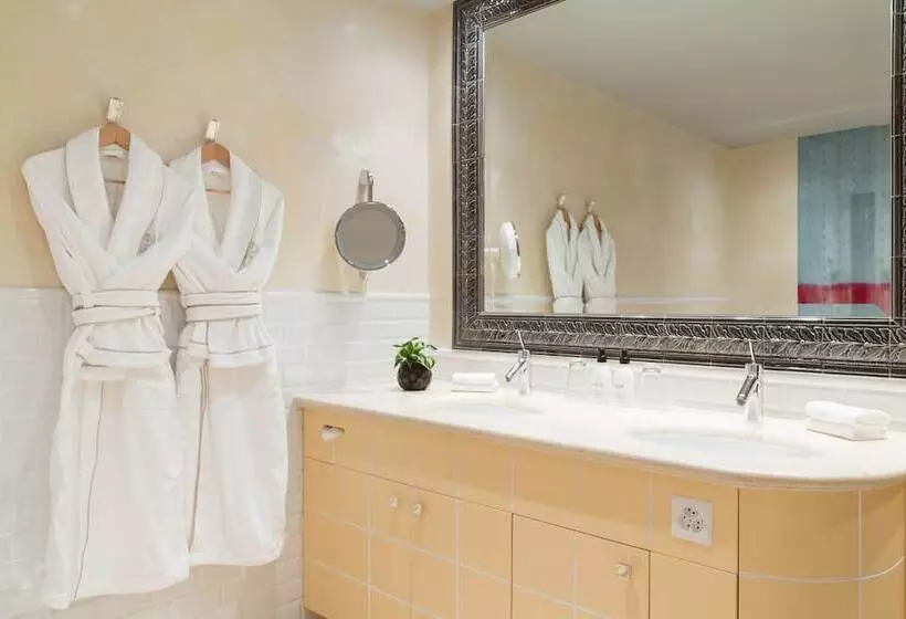 اتاق لوکس با چشم‌انداز دریاچه, Carlton Hotel St Moritz   The Leading Hotels Of The World