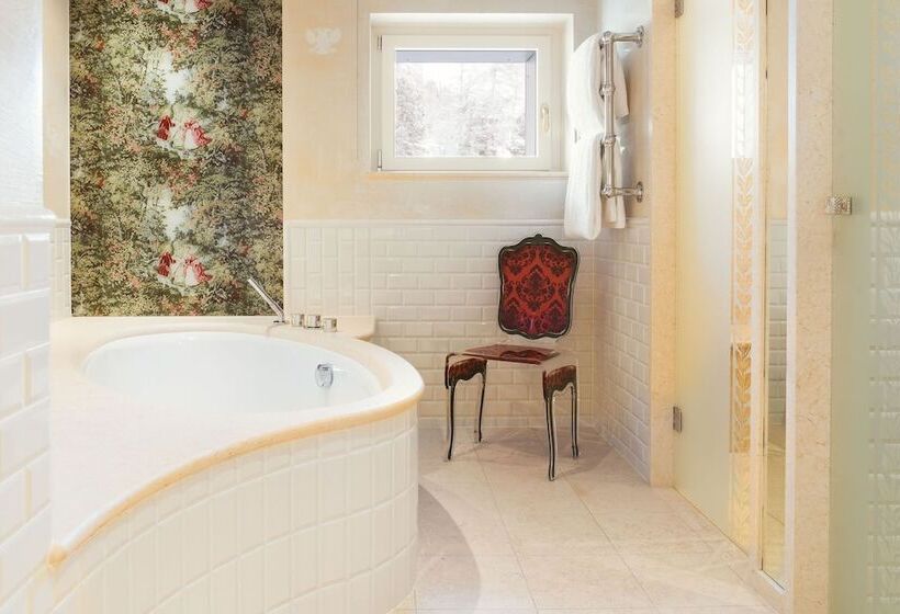 جناح جونيور مطل علي البحيرة, Carlton Hotel St Moritz   The Leading Hotels Of The World