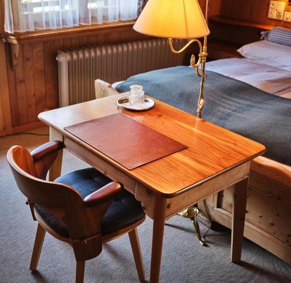 高级大房间, Chesa Grischuna