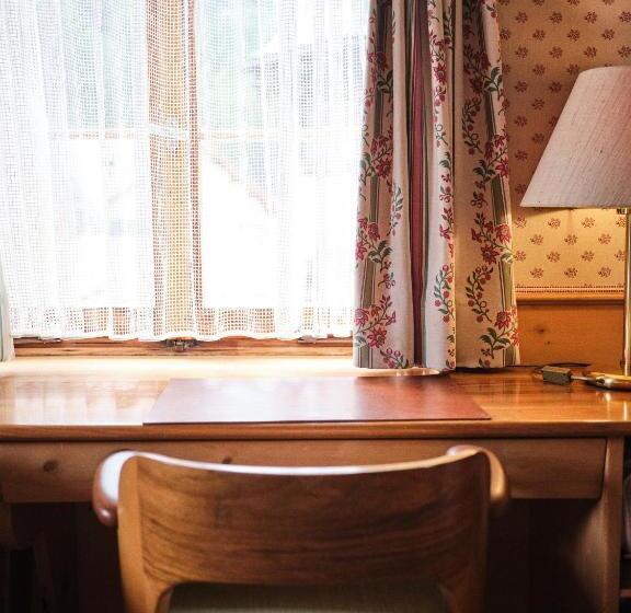 标准单人间, Chesa Grischuna