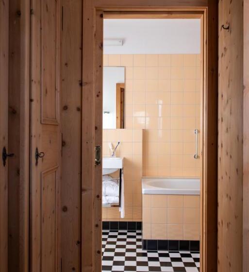 高级大房间, Chesa Grischuna