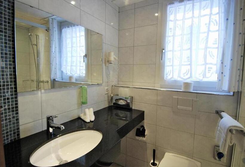 Quarto Triplo Estandar, Crystal