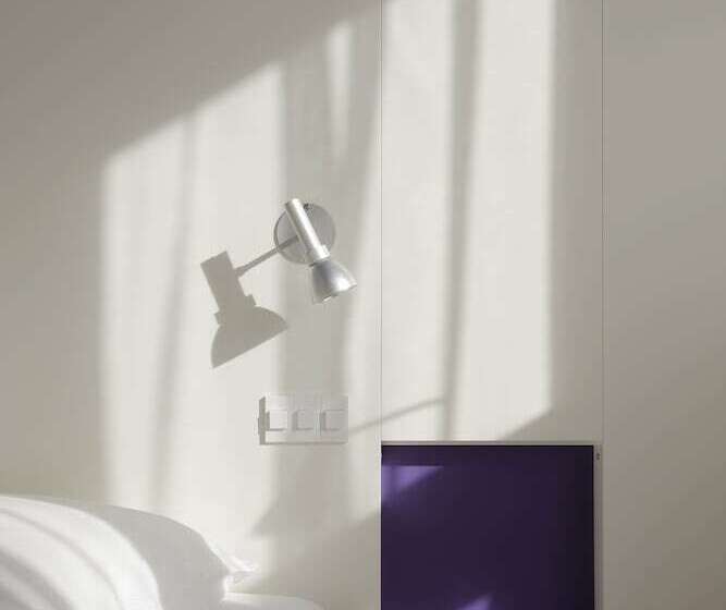 インサイドのシングルルーム, Dom