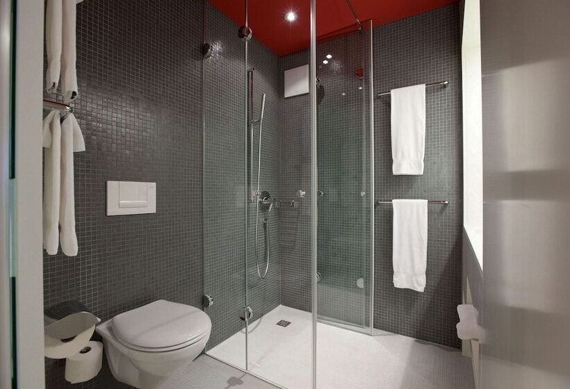 インサイドのシングルルーム, Dom