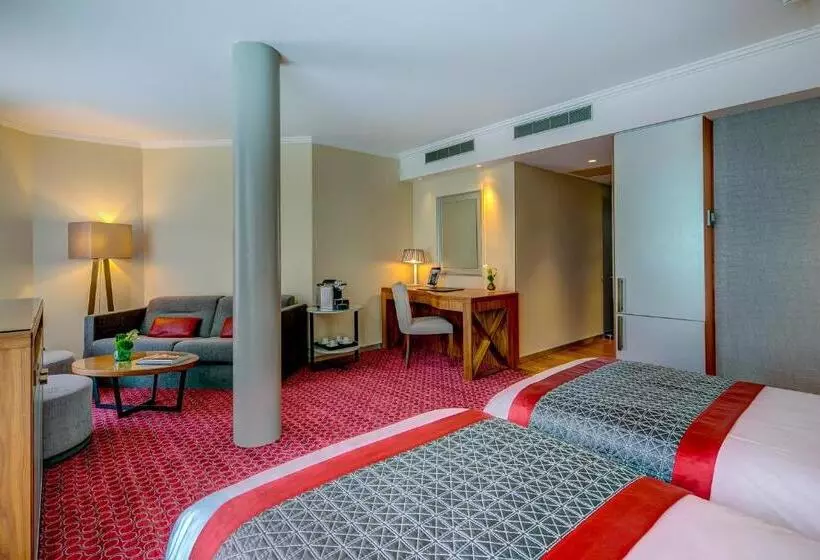 Juniorsviitti Sisäpuolella, Fairmont Grand Hotel Geneva
