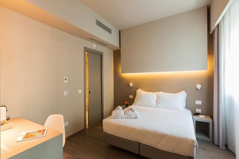سوئیت اجرایی با تخت کینگ, Four Seasons Hotel Des Bergues Geneva