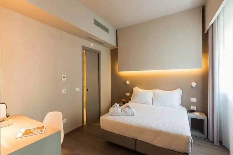 سوئیت اجرایی با تخت کینگ, Four Seasons Hotel Des Bergues Geneva