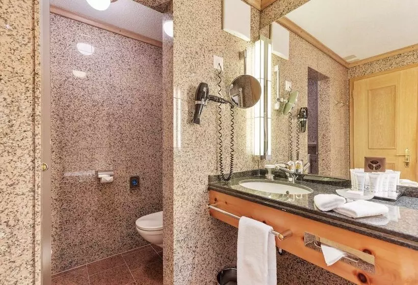 Superior-huone, Grand Hotel Zermatterhof